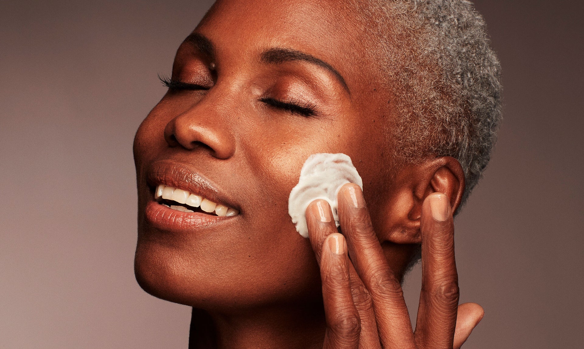 HOW TO TIGHTEN SKIN ON FACE IN 4 WAYS