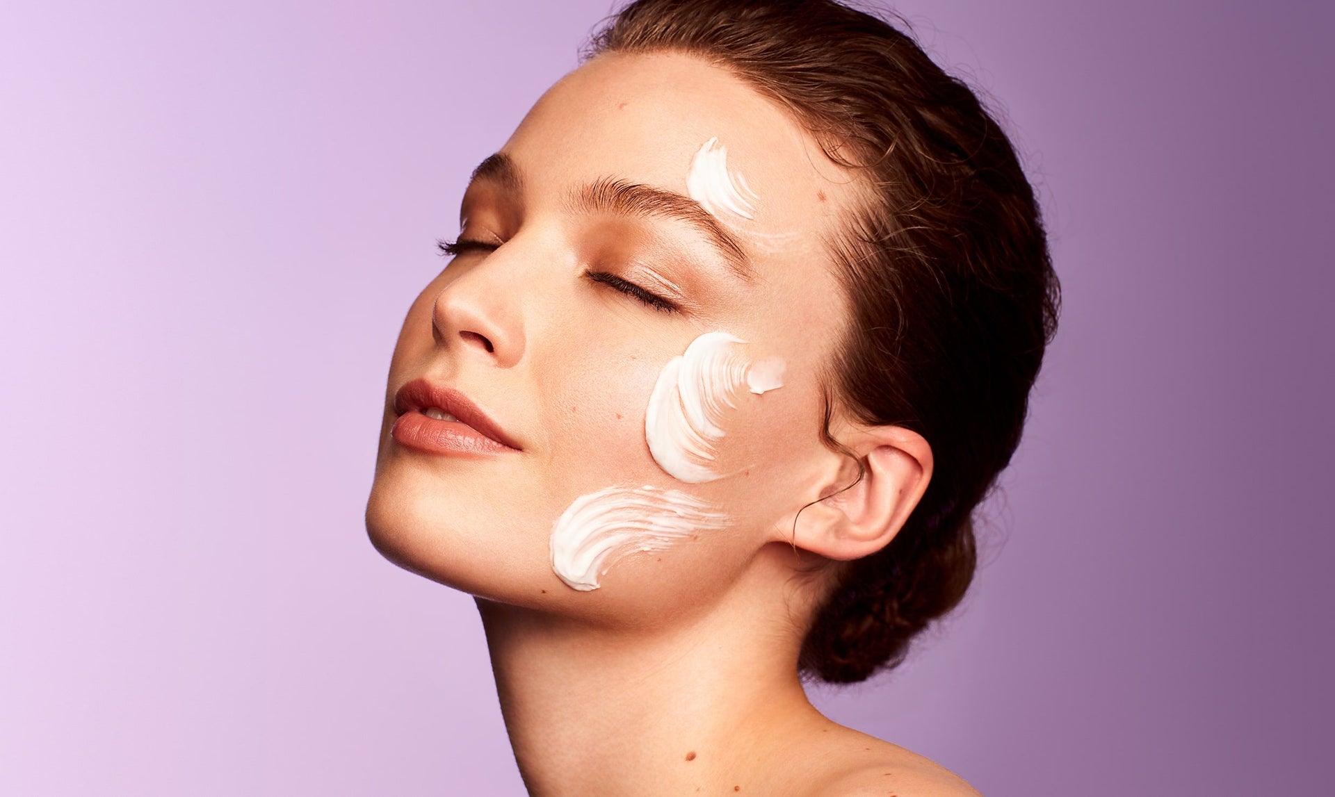 DOES SUNSCREEN HELP ACNE? AN EXPERT GUIDE